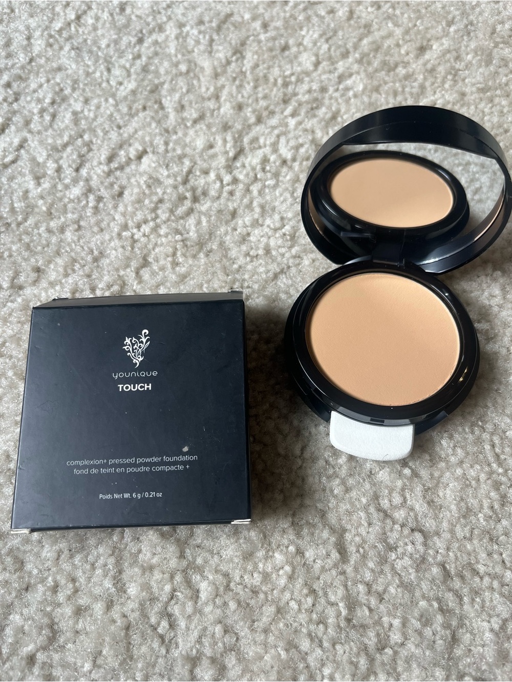 Younique Touch Pressed Powder Foundation - Tafetta